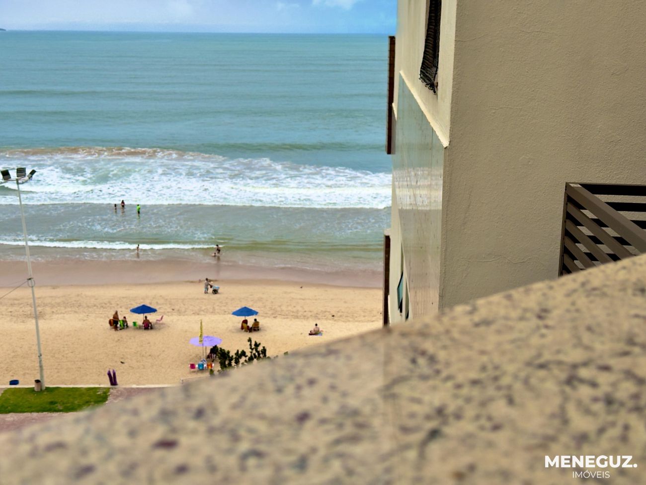Exclusivo: Apartamento mobiliado, 3 quartos e DCE, na melhor localização da Praia do Morro. — foto 5