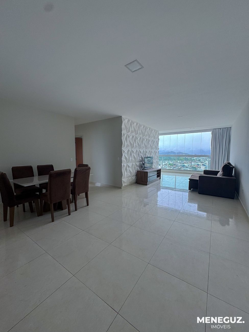 Apartamento mobiliado de 3 quartos na Avenida Praiana — andar alto, vista para as montanhas e vista discreta para o mar! — foto 2