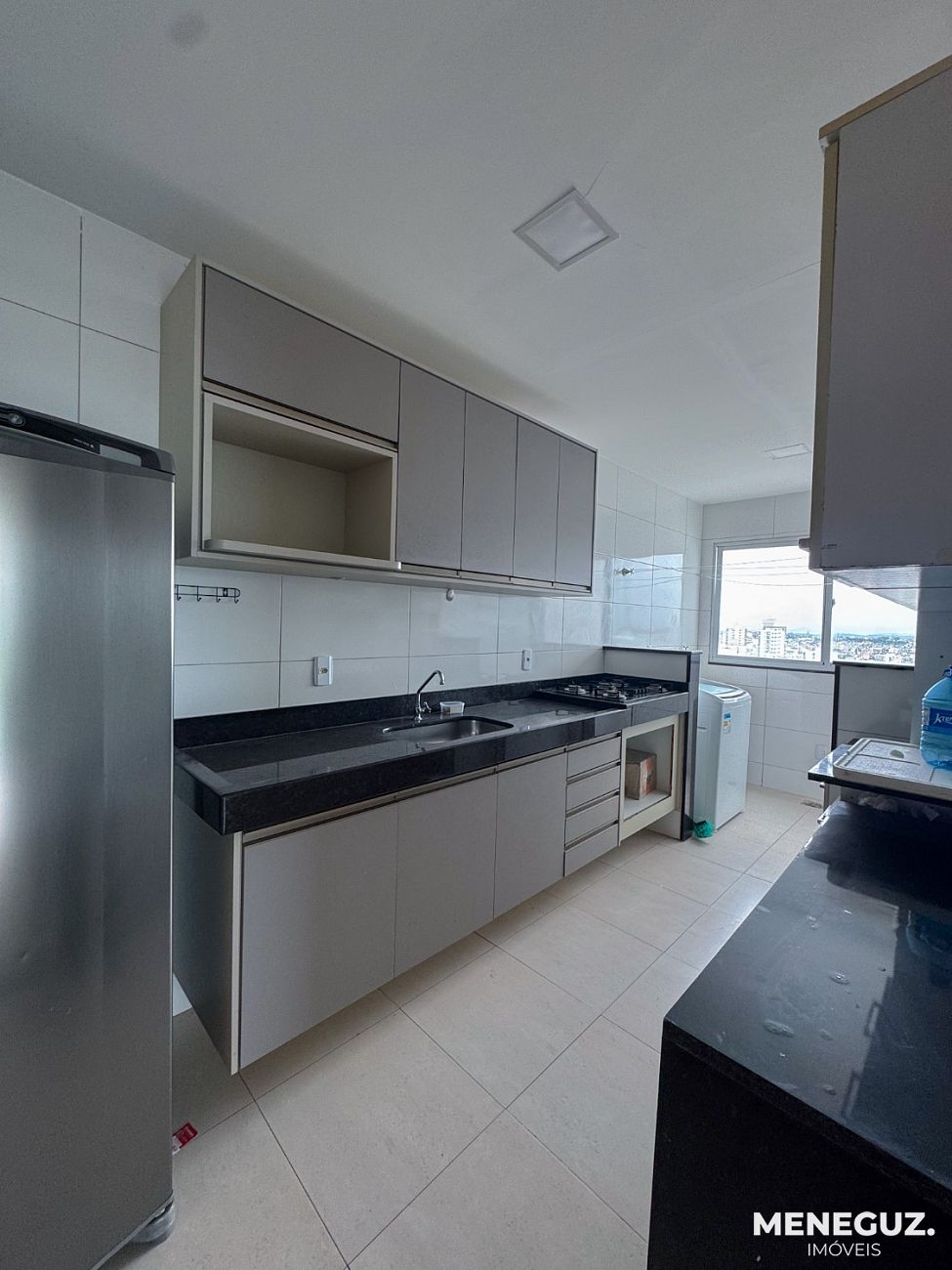 Apartamento mobiliado de 3 quartos na Avenida Praiana — andar alto, vista para as montanhas e vista discreta para o mar! — foto 3