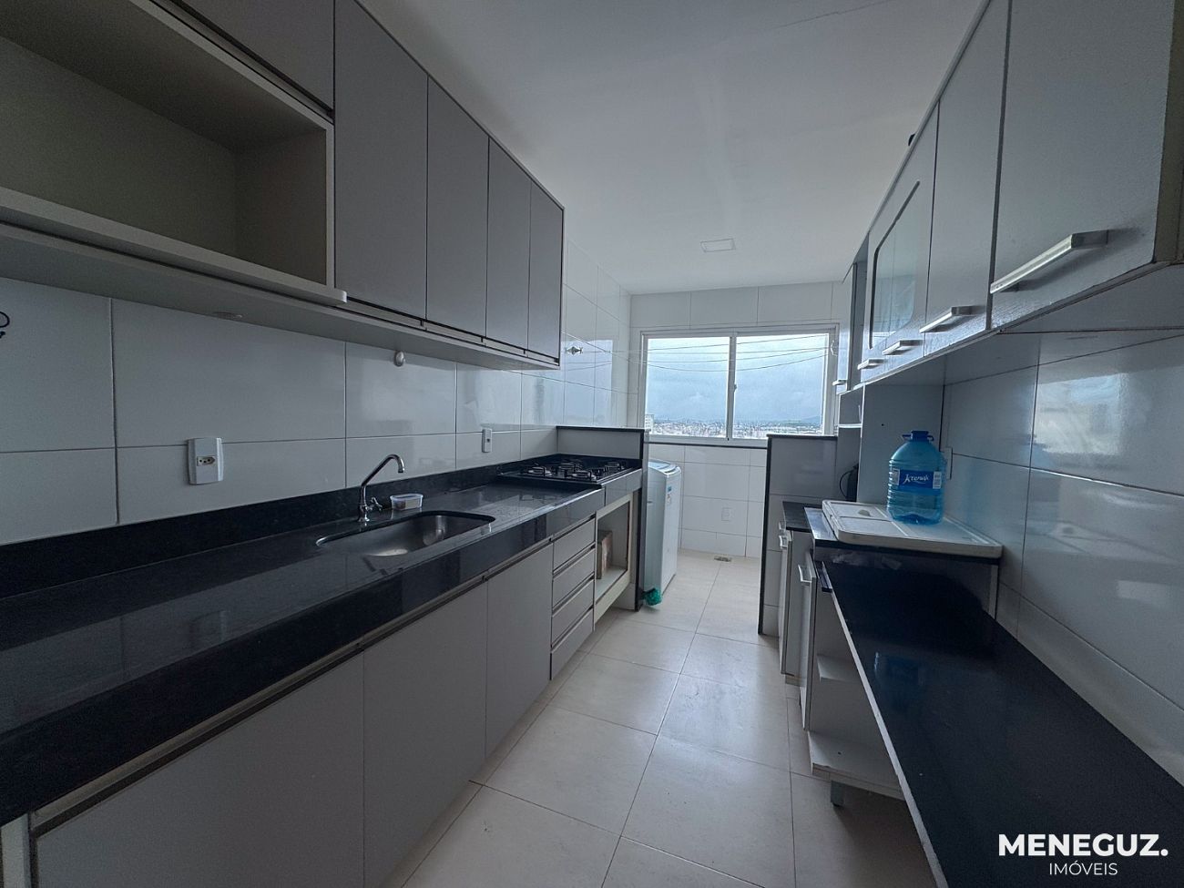 Apartamento mobiliado de 3 quartos na Avenida Praiana — andar alto, vista para as montanhas e vista discreta para o mar! — foto 4