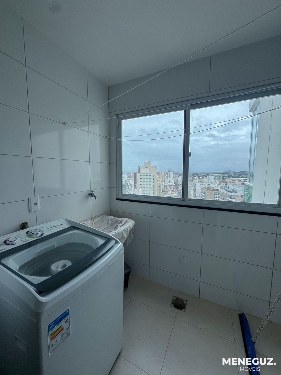 Apartamento mobiliado de 3 quartos na Avenida Praiana — andar alto, vista para as montanhas e vista discreta para o mar! — foto 5