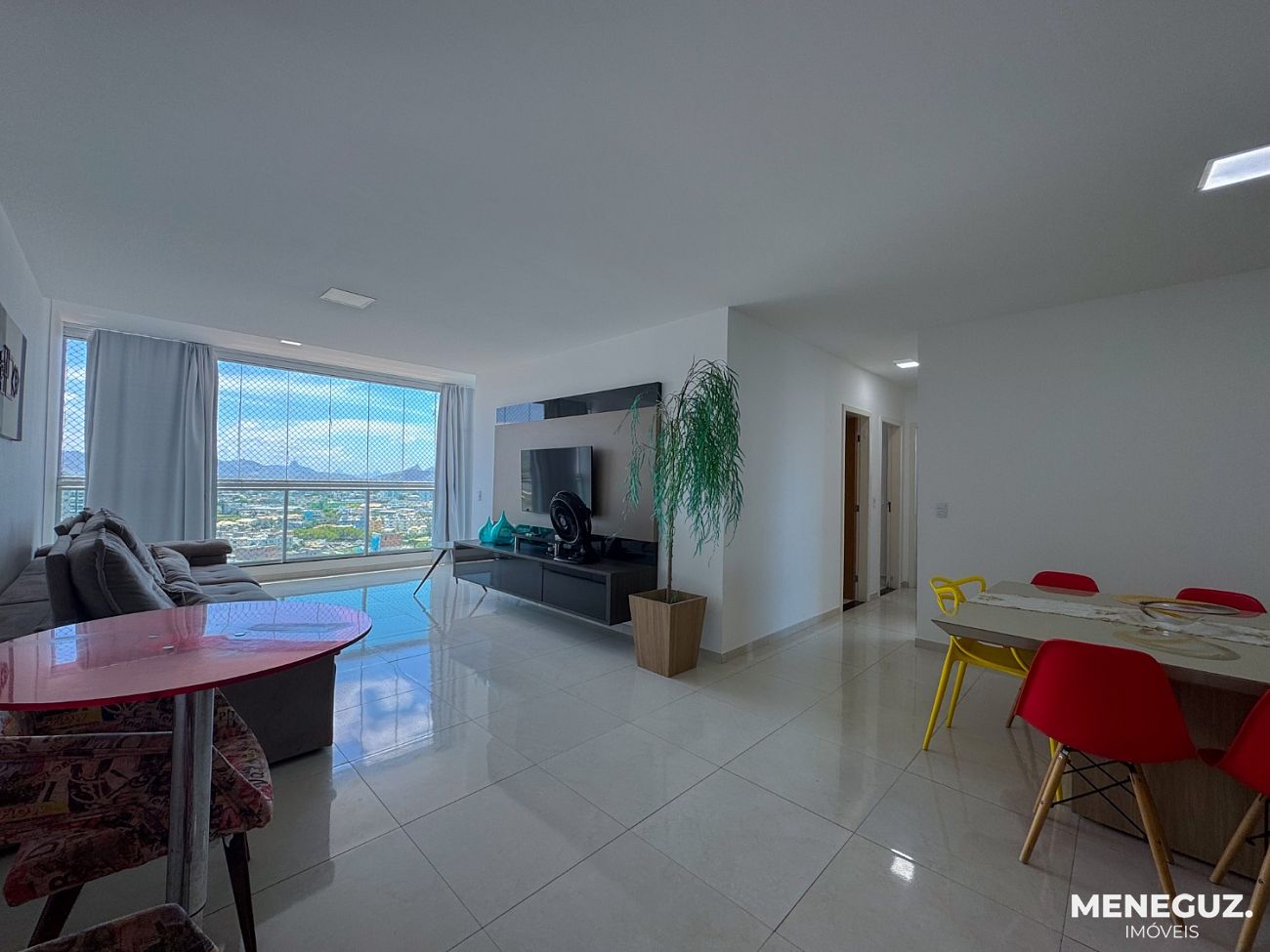 Apartamento mobiliado de 3 quartos na Avenida Praiana — andar alto, vista para as montanhas e vista discreta para o mar! — foto 2