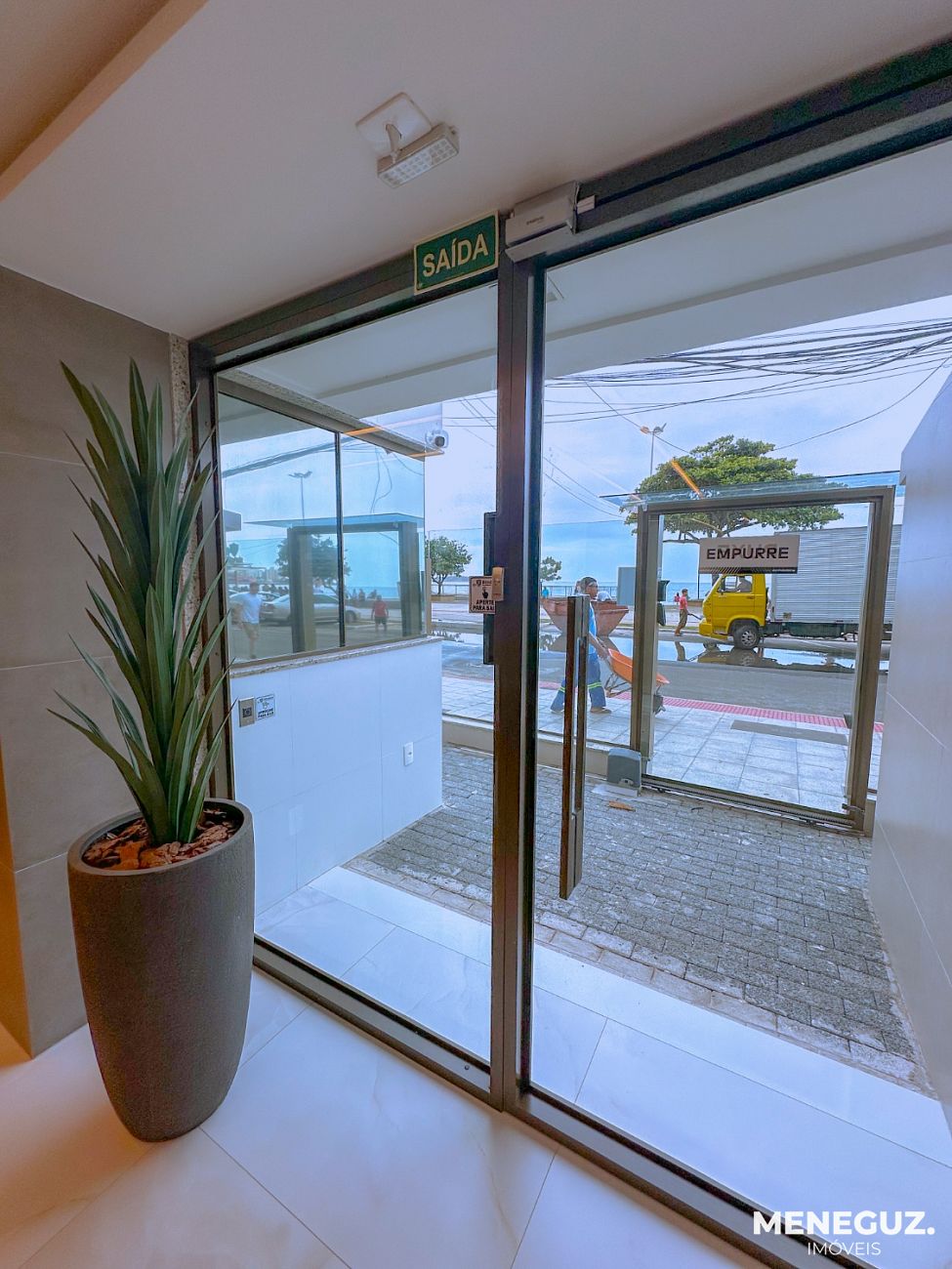 Amplo apartamento com 4 suítes de frente total para o mar da Praia do Morro em Guarapari — foto 4