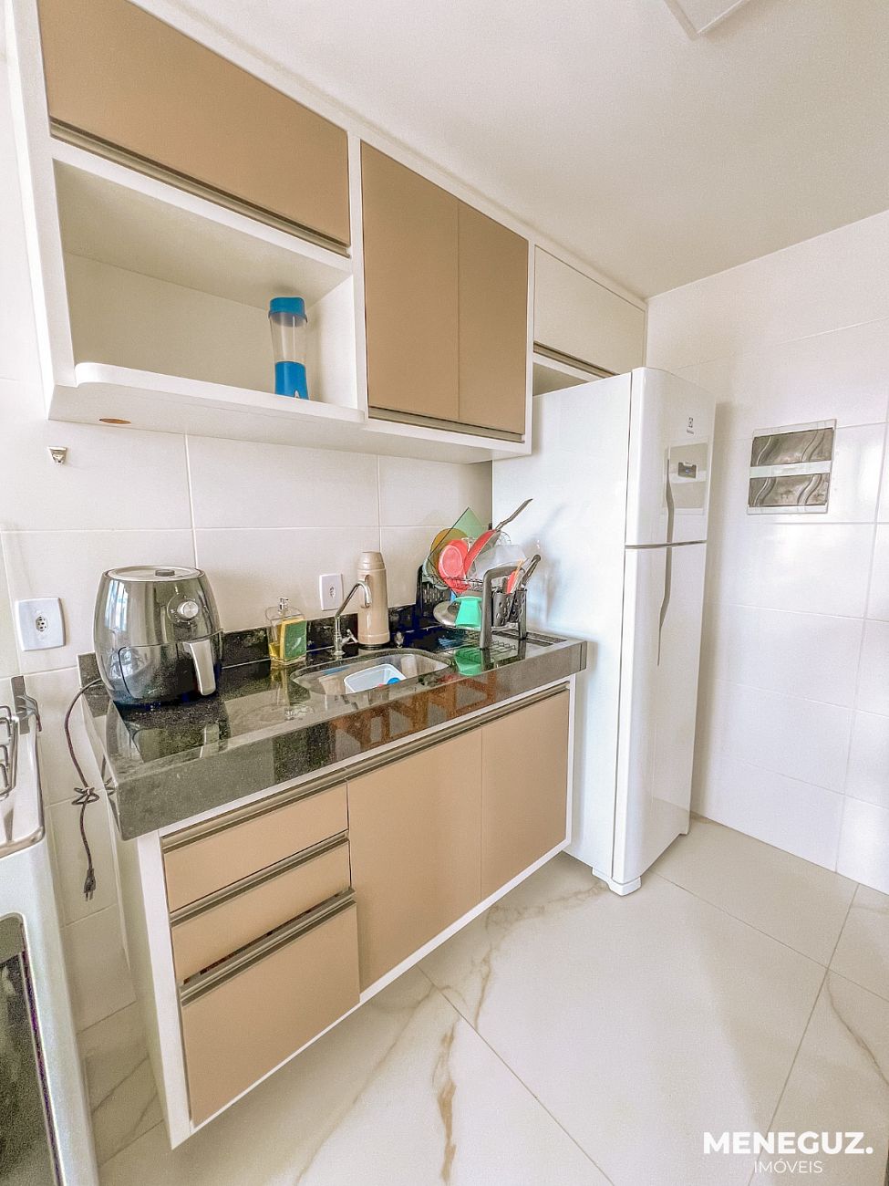 Quarto e sala totalmente mobiliado, no 8º andar, no Edifício Prosperity – um dos empreendimentos mais modernos e desejados da Praia do Morro. — foto 3