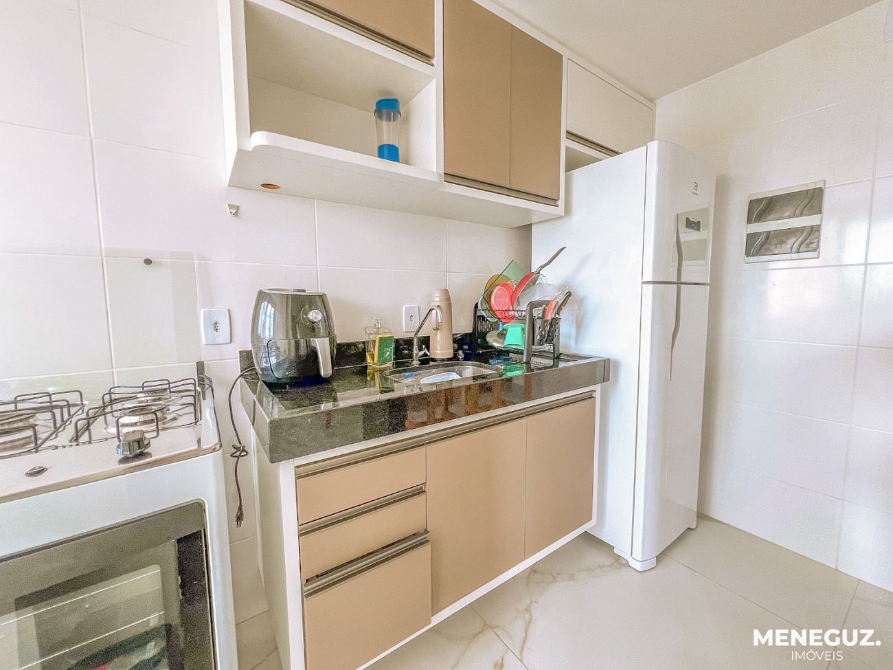 Quarto e sala totalmente mobiliado, no 8º andar, no Edifício Prosperity – um dos empreendimentos mais modernos e desejados da Praia do Morro. — foto 4