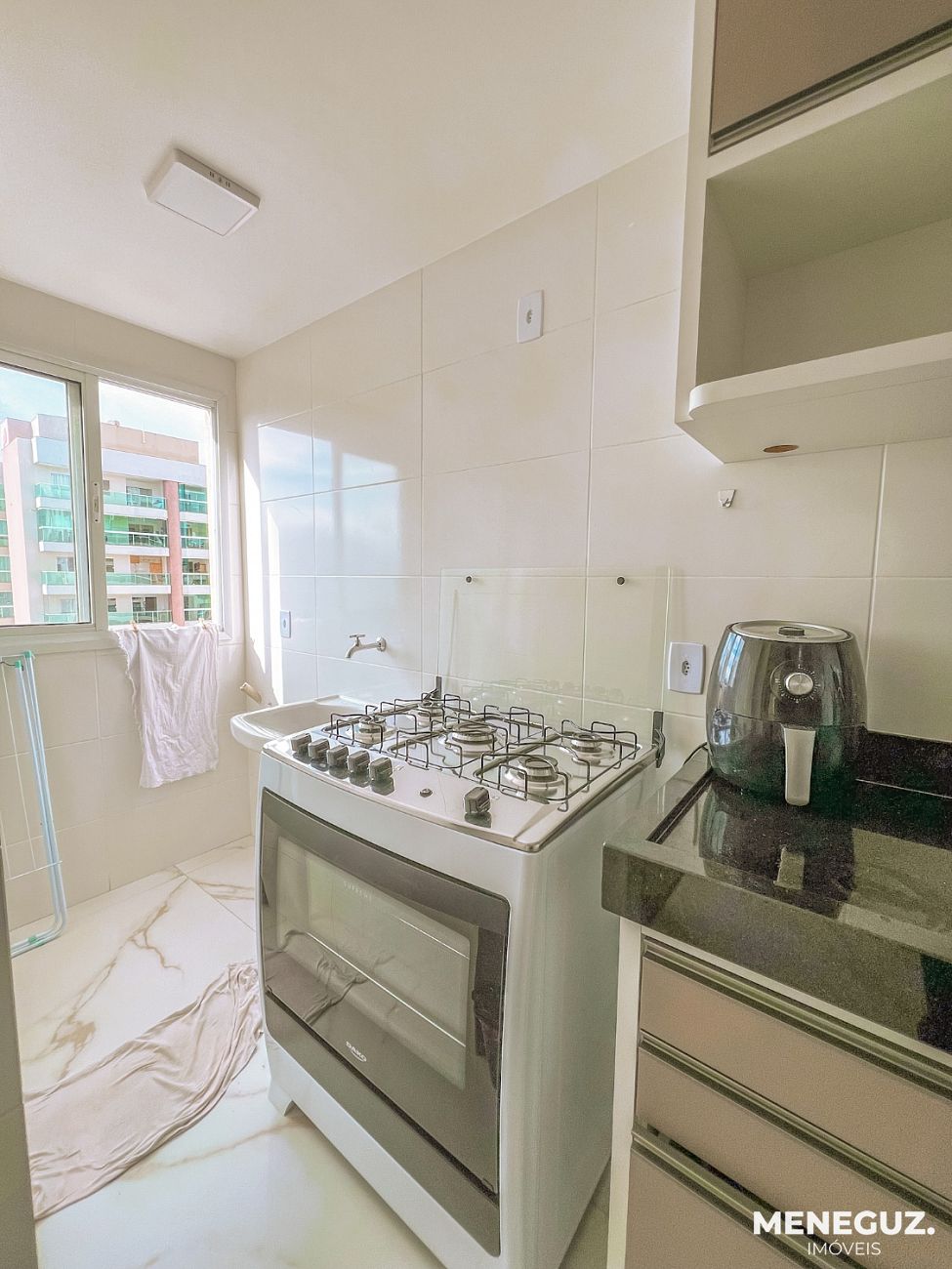 Quarto e sala totalmente mobiliado, no 8º andar, no Edifício Prosperity – um dos empreendimentos mais modernos e desejados da Praia do Morro. — foto 5