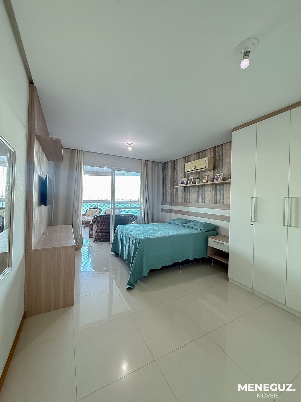 Apartamento à venda na Praia do Morro, Guarapari — 3 quartos, 2 suítes, frente mar, mobiliado — foto 2