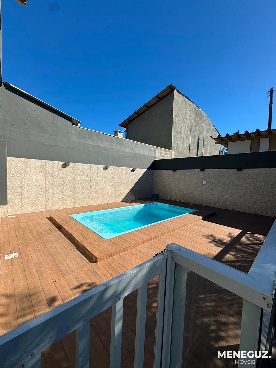 CASA COM 5 QUARTOS AREA DE LAZER COMPLETA A VENDA NA PRAIA DE SANTA MONICA — foto 3