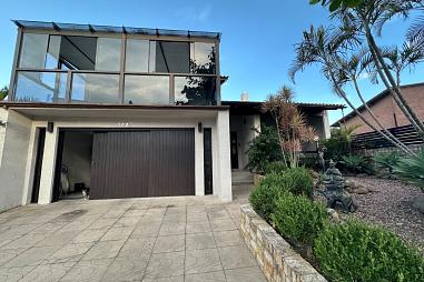 Casa Com Piscina Perto da Praia nos Molhes