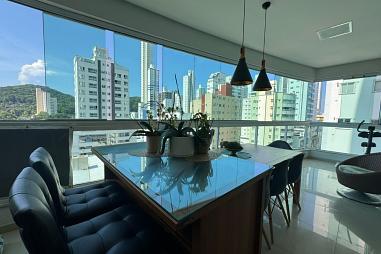 Apartamento à venda na 2ª Quadra de Balneário Camboriú com 3 dormitórios