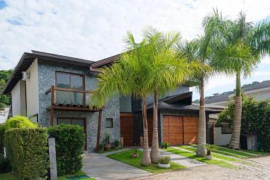 Casa à Venda em Condomínio Fechado