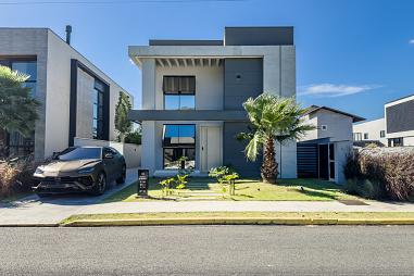 CASA EM CONDOMÍNIO FECHADO - CAMBORIÚ