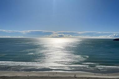 FRENTE MAR - 03 SUÍTES + 03 VAGAS