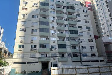 Cobertura mobiliada com amplo terraço!