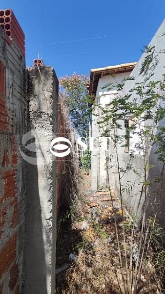 S8016 – Vende Terreno, com 200 m², com parcial construção em reformas, bairro Farol, Cidade de Assú/RN. — foto 3
