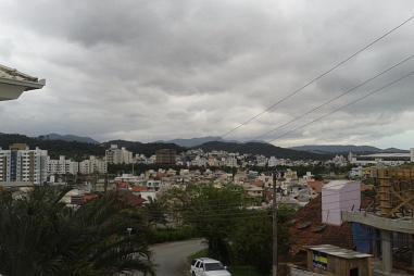 CASAS AMPLA NA PEDRA BRANCA