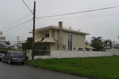 CASA BEM LOCALIZADA COM 4 DORMITÓRIOS na PEDRA BRANCA
