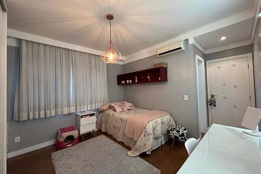 SOBRADO NA ÁREA MAIS VALORIZADA DA PEDRA BRANCA