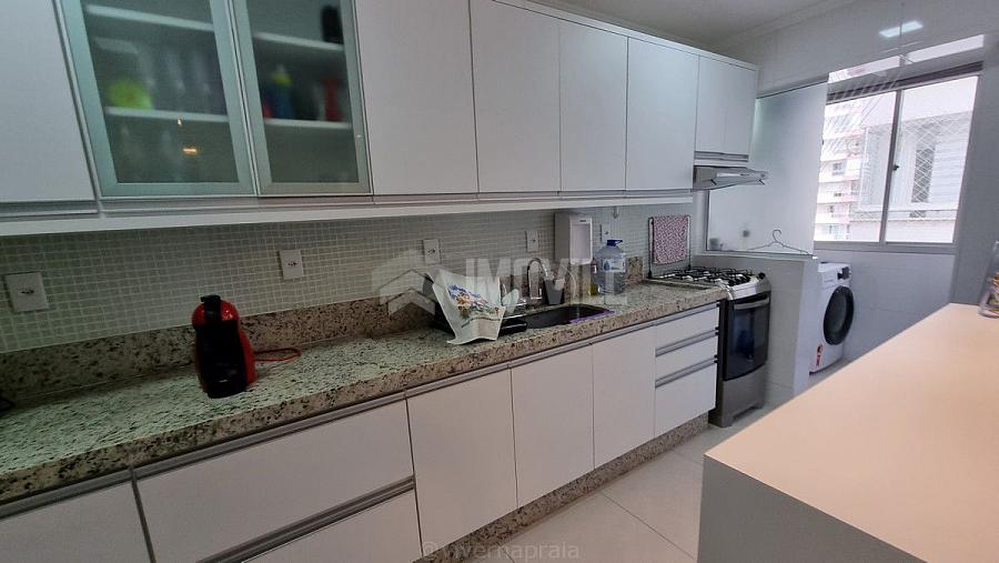 APARTAMENTO LATERAL EM PRÉDIO FRENTE MAR COM 1 SUÍTE E 2 DORMITÓRIOS PRONTO PARA MORAR. — foto 10