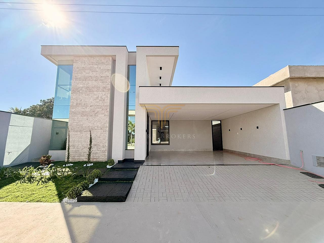 CASA MODERNA COM PISCINA AQUECIDA E 3 SUÍTES EM CONDOMÍNIO FECHADO | VICENTE PIRES