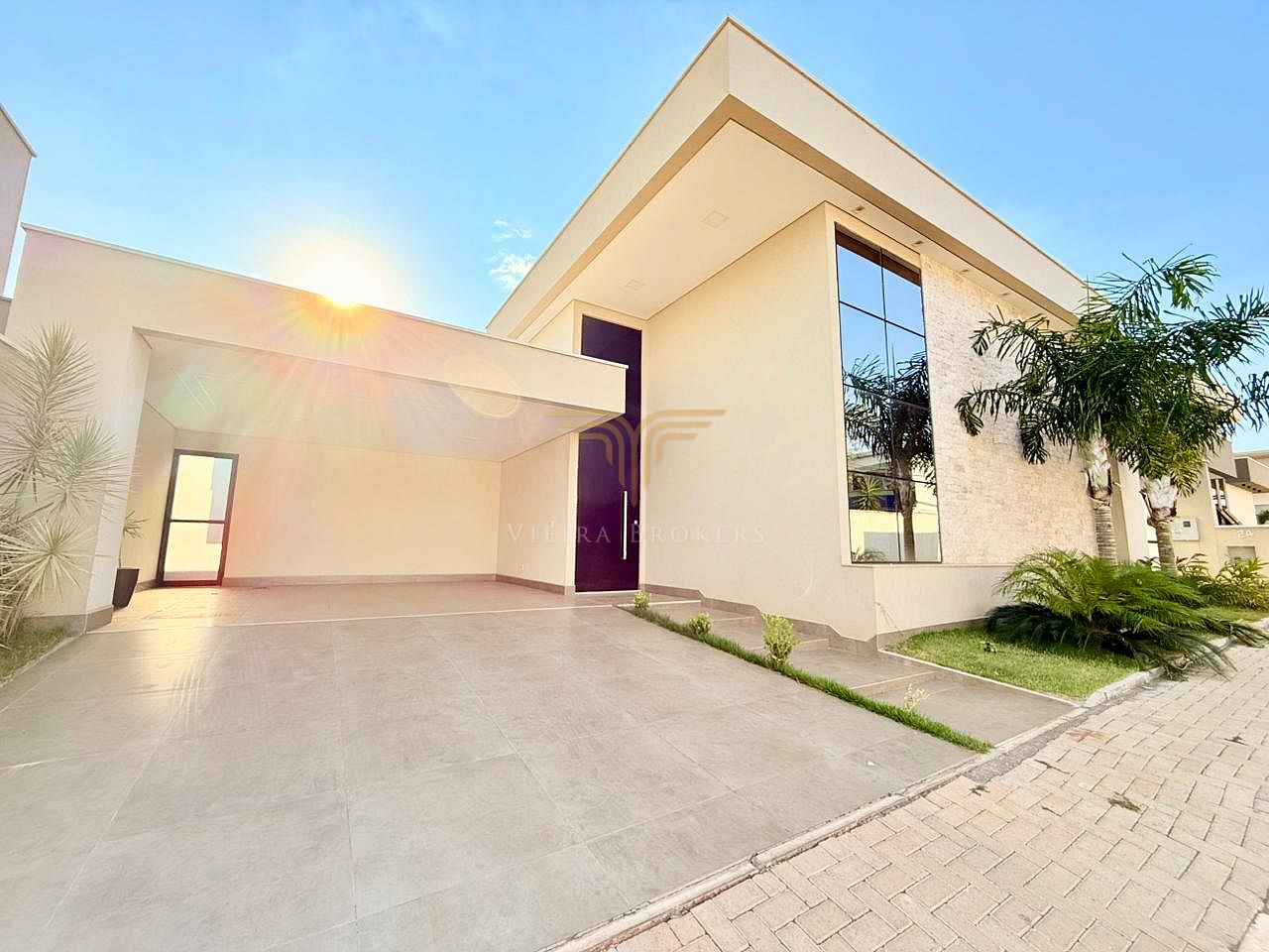 Casa de Condomínio à venda com 4 quartos, 290m² - Foto 1