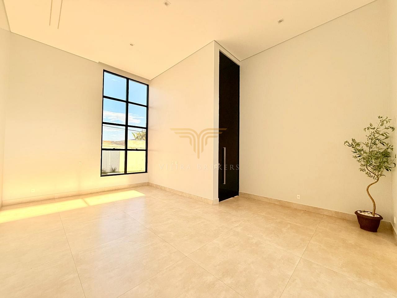 Casa de Condomínio à venda com 4 quartos, 290m² - Foto 2
