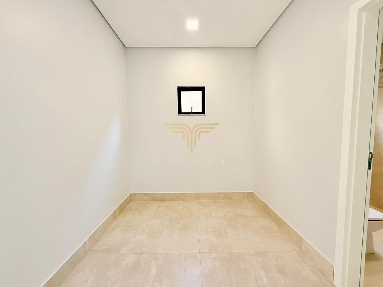 Casa de Condomínio à venda com 4 quartos, 290m² - Foto 9