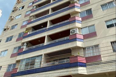 Edifício Maria Pia - Apartamento diferenciado com amplo terraço externo localizado em rua reta ao mar no centro da cidade!!