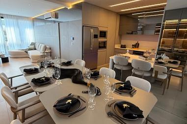 Sun Beach Residence - Apartamento finamente mobiliado e equipado com 04 suítes, 03 vagas de garagem!!