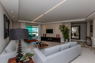 Edifício Arc do Triomphe - Apartamento reformado com 3 suítes frente ao mar no Pontal norte!