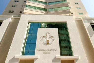 Lorena Cristina - Rua reta ao mar, Apartamento com 03 Suítes mobiliado e equipado!