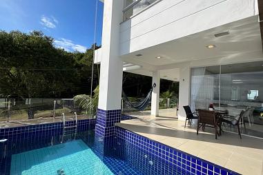 Casa com 4 dormitórios no Centro de Bombinhas