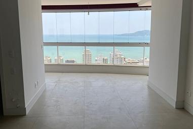 Apartamento de alto padrão com vista mar