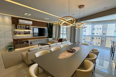 Apartamento finamente mobiliado e decorado 04 suítes em Meia Praia - Itapema/SC