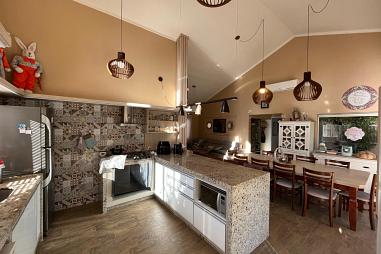 Casa com 04 dormitórios e piscina em Mariscal - Bombinhas/SC