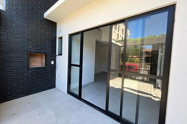 APARTAMENTO TÉRREO A POUCOS METROS DA PRAIA DE MARISCAL