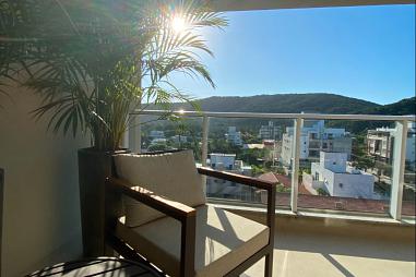 Cobertura mobiliada a 150 metros da Praia do Mariscal